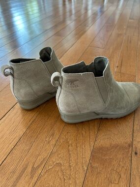 Sorel women's Chukka Suede Boots in Taupe
